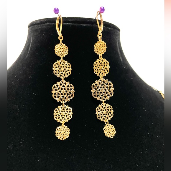 Avon 22" Goldtone Disk and Flower Necklace With Earring Set. - Picture 3 of 7